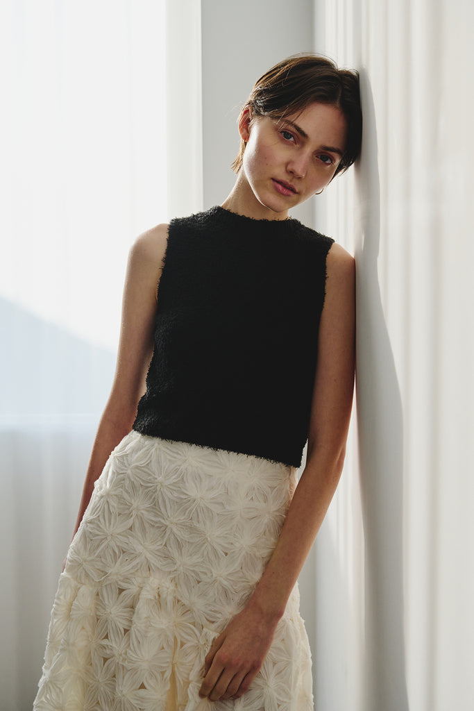 SLEEVE LESS KNIT