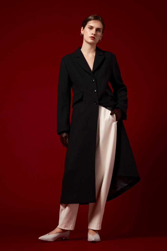 STATUE COAT