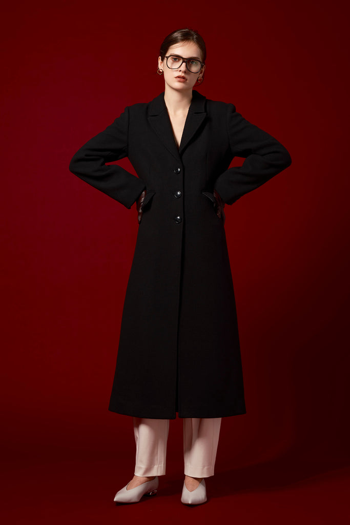 STATUE COAT